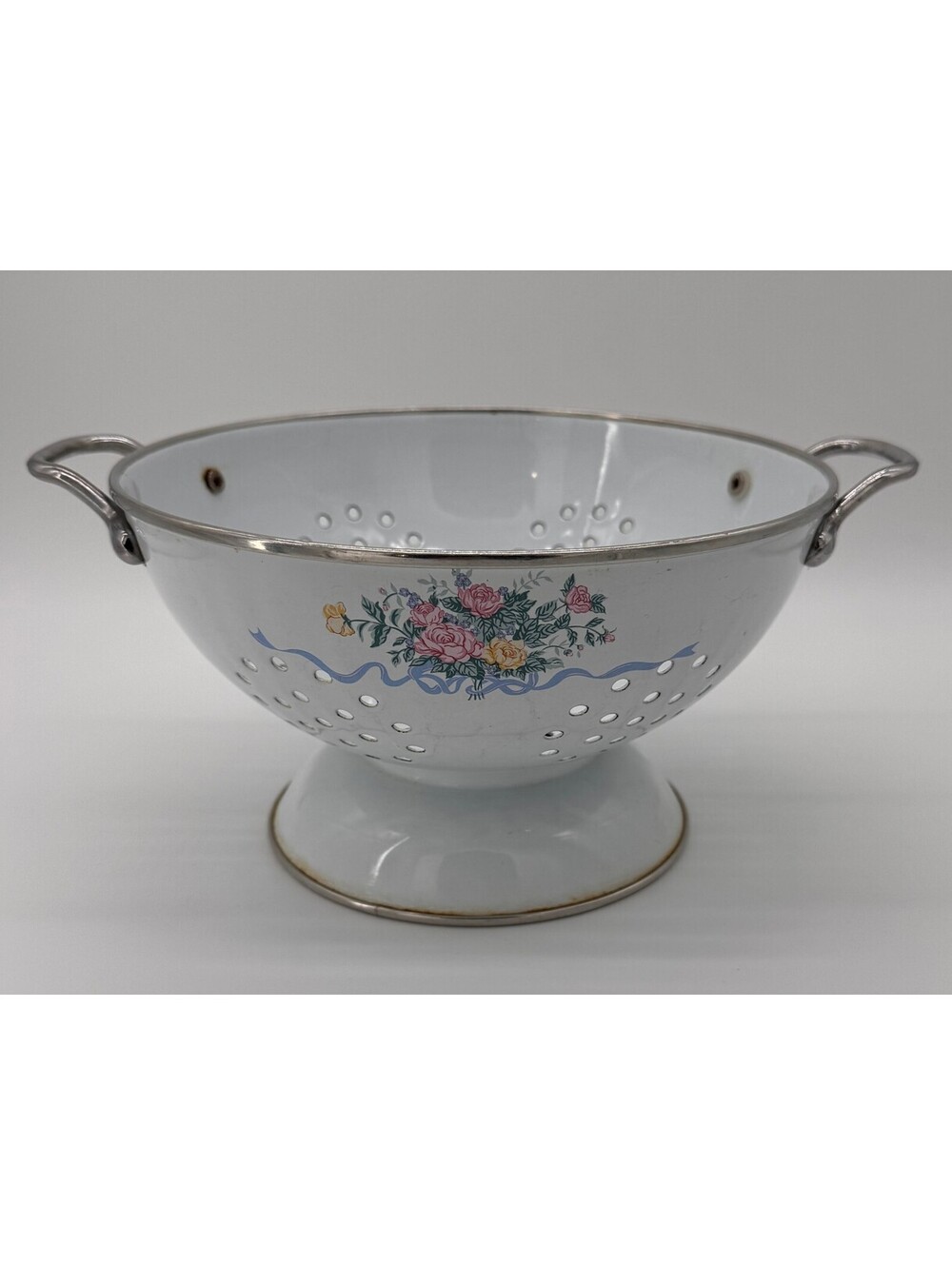 Adorable Vintage Farmhouse-Style Footed Colander